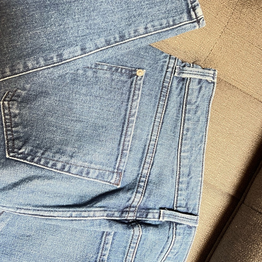7 For All Mankind: Women’s Blue Jeans side white stripe. - Picture 11 of 11